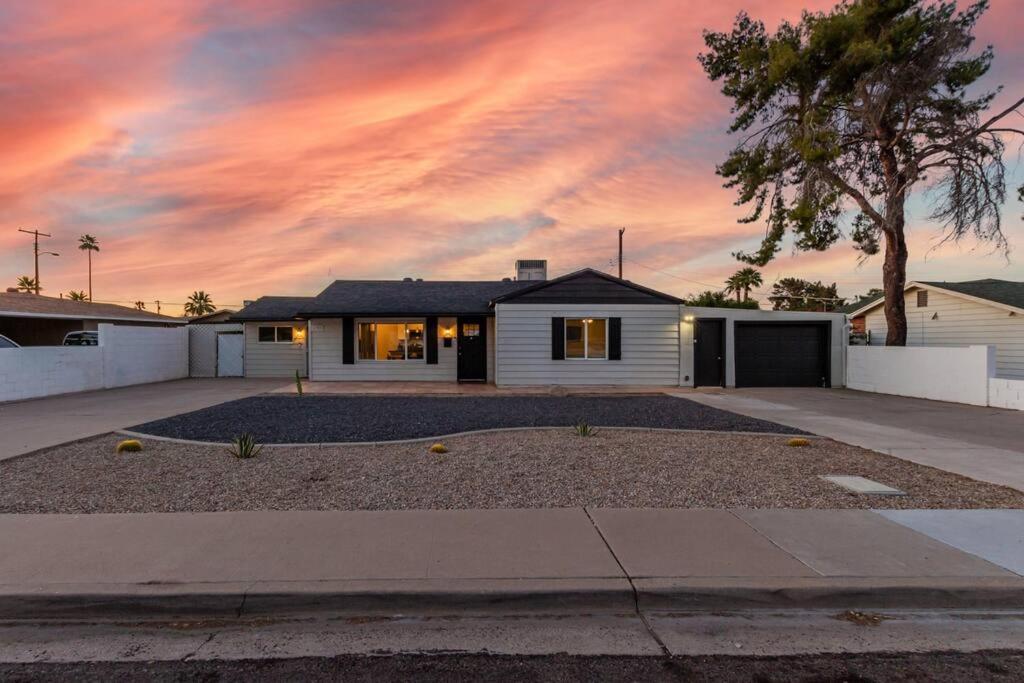New Midtown Modern Studio With Backyard Phoenix Kültér fotó