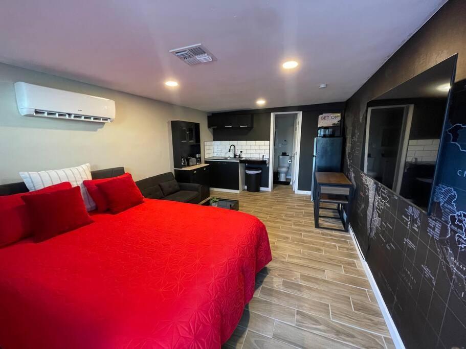 New Midtown Modern Studio With Backyard Phoenix Kültér fotó