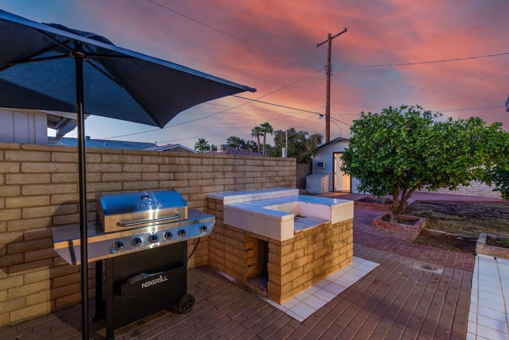 New Midtown Modern Studio With Backyard Phoenix Kültér fotó