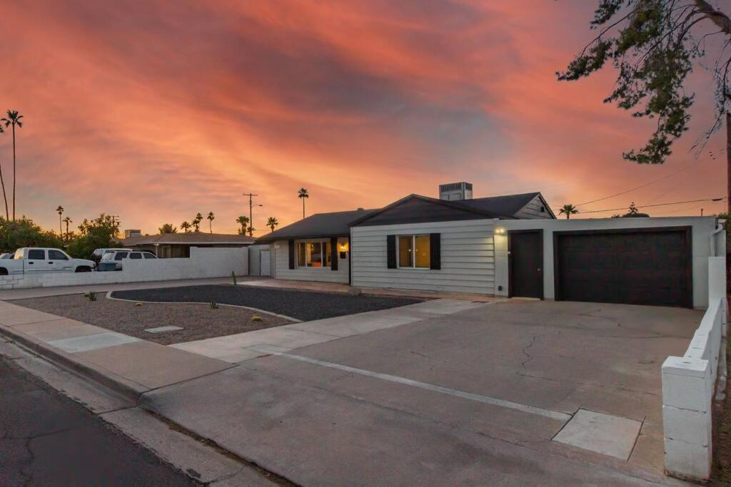 New Midtown Modern Studio With Backyard Phoenix Kültér fotó